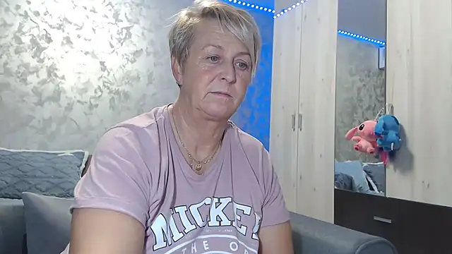 RosesandLillies online show from November 24, 5:45 pm