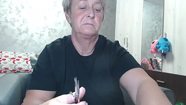 RosesandLillies online show from December 18, 5:30 pm