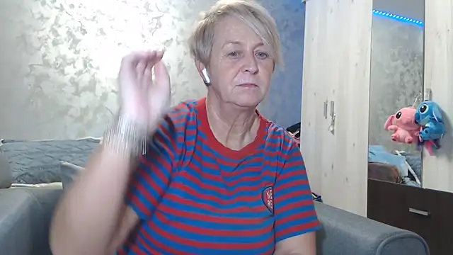Snapshot of RosesandLillies chatting on February 2, 6:06 pm RosesandLillies online show from February 2, 6:06 pm