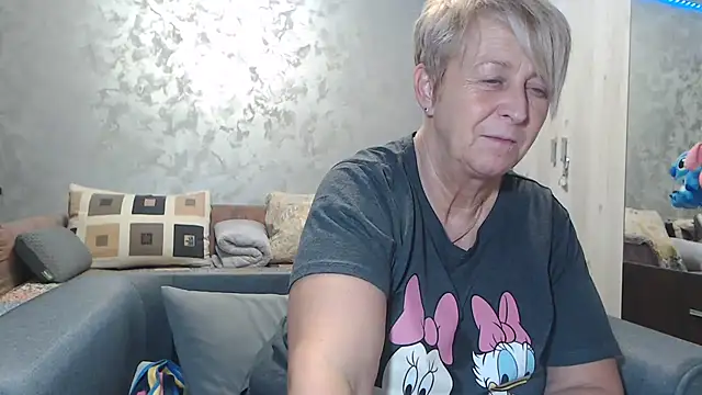 Snapshot of RosesandLillies chatting on February 17, 6:14 pm RosesandLillies online show from February 17, 6:14 pm