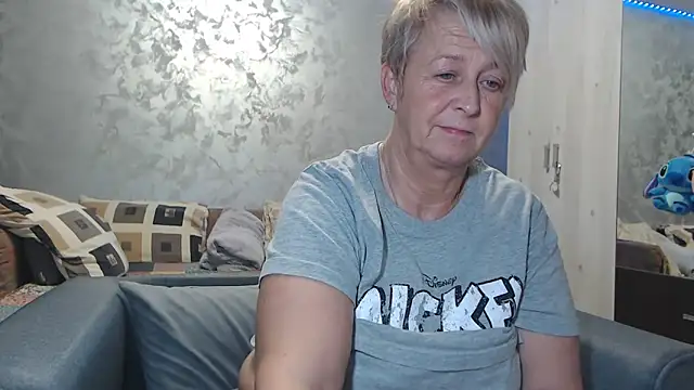 Snapshot of RosesandLillies chatting on February 18, 6:15 pm RosesandLillies online show from February 18, 6:15 pm