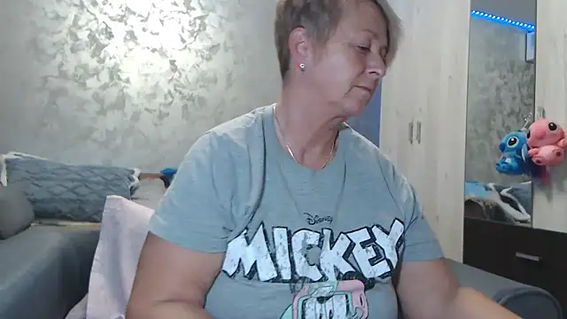 Snapshot of RosesandLillies chatting on February 23, 5:54 pm RosesandLillies online show from February 23, 5:54 pm