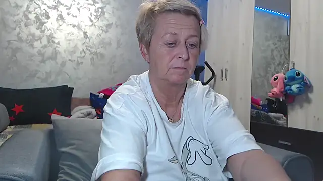 Snapshot of RosesandLillies chatting on March 18, 5:27 pm RosesandLillies online show from March 18, 5:27 pm