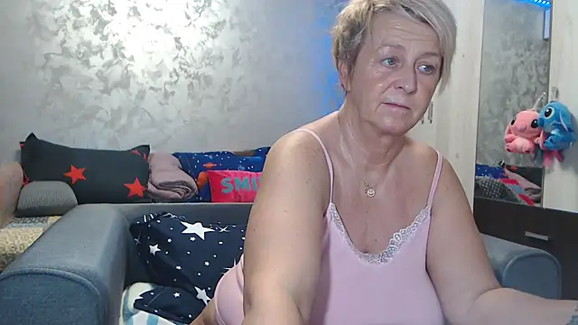 Snapshot of RosesandLillies chatting on March 22, 4:32 pm RosesandLillies online show from March 22, 4:32 pm