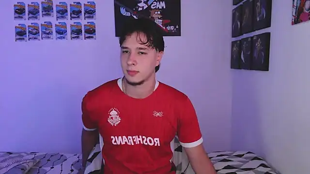 Snapshot of jack_walker190 chatting on June 10, 2:45 am jack walker190 online show from June 10, 2:45 am