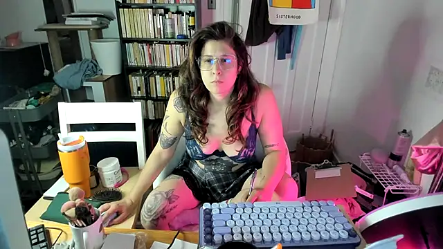 Rosiee69  online show from October 28, 9:17 pm