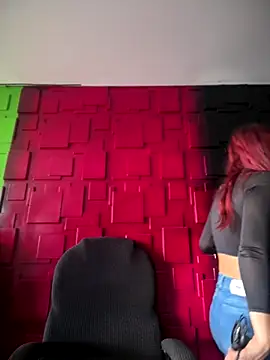 Snapshot of Emily-teen chatting on October 7, 1:30 pm Emily-teen online show from October 7, 1:30 pm