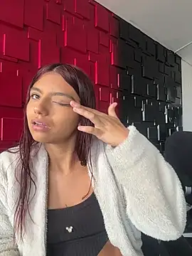 Snapshot of Emily-teen chatting on February 3, 2:44 pm Emily-teen online show from February 3, 2:44 pm