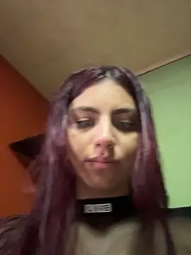 Snapshot of Emily-teen chatting on February 14, 8:27 pm Emily-teen online show from February 14, 8:27 pm