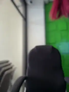 Snapshot of Emily-teen chatting on February 24, 1:53 pm Emily-teen online show from February 24, 1:53 pm