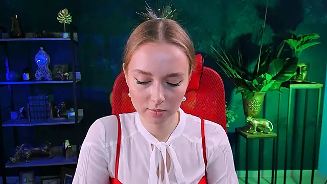 JenniferGraces online show from February 18, 10:38 am