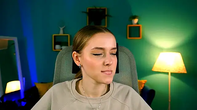 JenniferGraces online show from March 17, 9:22 am