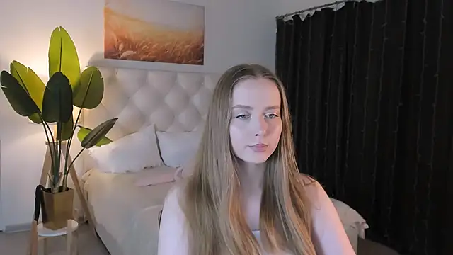 Snapshot of JenniferGraces chatting on June 10, 9:03 pm JenniferGraces online show from June 10, 9:03 pm