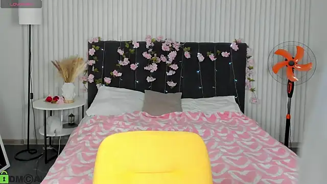 boozekirs  online show from October 6, 3:26 am