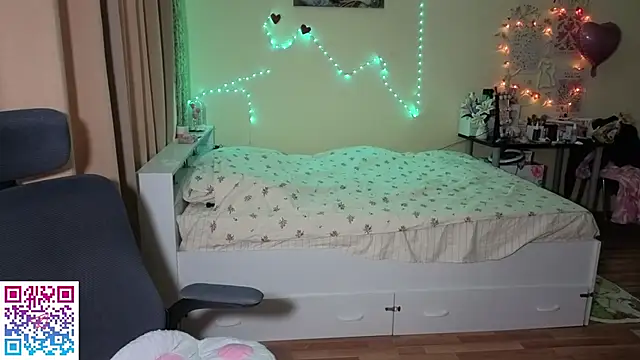 boozekirs  online show from April 15, 2:18 am