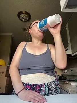 HTXBELLE online show from December 13, 8:25 pm