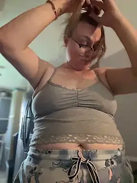 HTXBELLE online show from April 16, 1:23 pm