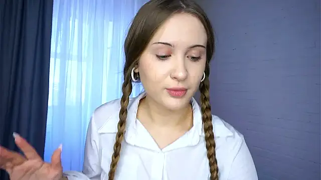 Snapshot of QuennaCoote chatting on February 5, 7:13 am QuennaCoote online show from February 5, 7:13 am