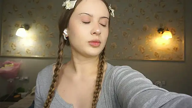 Snapshot of QuennaCoote chatting on March 2, 7:15 am QuennaCoote online show from March 2, 7:15 am