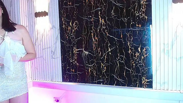 Snapshot of Guxplo_ chatting on March 2, 9:43 pm Guxplo  online show from March 2, 9:43 pm