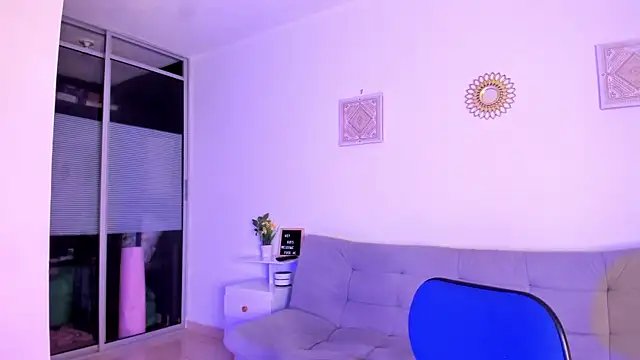 emily-777 online show from December 18, 9:43 pm