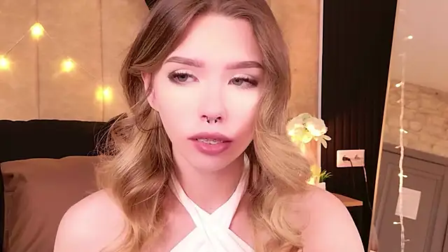 Sierra Fane online show from December 5, 10:35 am