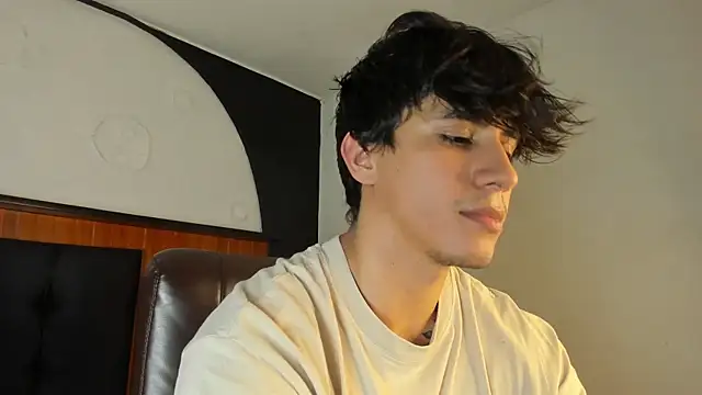 Allex Cano online show from March 2, 5:19 am