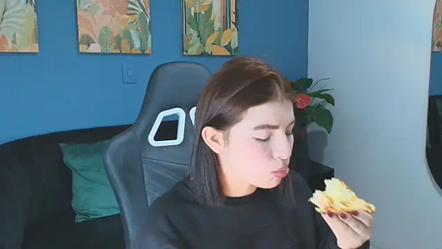 Zamira Taylor online show from February 7, 1:09 am