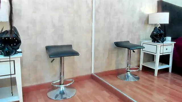 NahomyCarther online show from November 14, 4:22 am