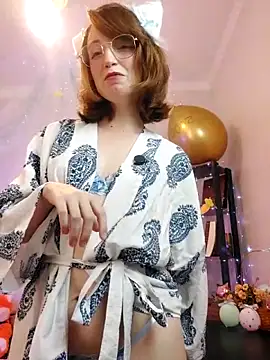 Elise Nyx online show from April 7, 1:33 pm