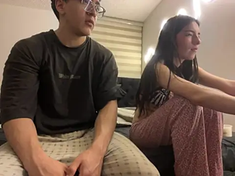 Snapshot of DesireLuxe chatting on February 9, 9:24 am DesireLuxe online show from February 9, 9:24 am