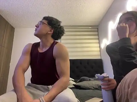 Snapshot of DesireLuxe chatting on February 25, 6:45 am DesireLuxe online show from February 25, 6:45 am