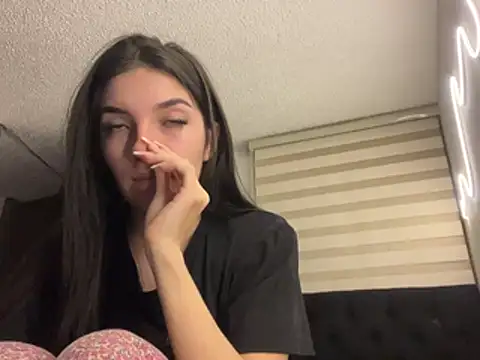 DesireLuxe online show from March 31, 7:09 am