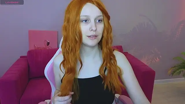 Snapshot of KristinMoore chatting on March 15, 9:09 am KristinMoore online show from March 15, 9:09 am