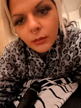 Snapshot of Glory_Max chatting on February 10, 5:50 pm Glory Max online show from February 10, 5:50 pm