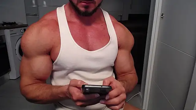 Snapshot of martins9 chatting on February 5, 11:37 am martins9 online show from February 5, 11:37 am