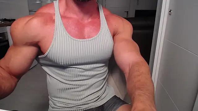 Snapshot of martins9 chatting on April 8, 11:32 am martins9 online show from April 8, 11:32 am