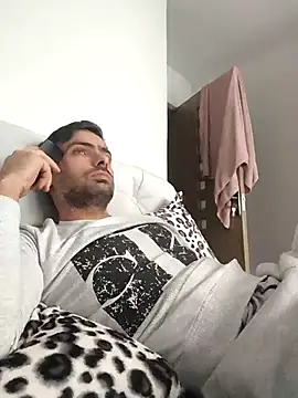 Snapshot of andreiiiii2025 chatting on December 1, 11:48 am andreiiiii2025 online show from December 1, 11:48 am