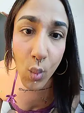Snapshot of amydelahozgomez chatting on June 12, 7:07 am amydelahozgomez online show from June 12, 7:07 am