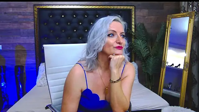 Snapshot of LadyTouch chatting on February 9, 2:49 am LadyTouch online show from February 9, 2:49 am