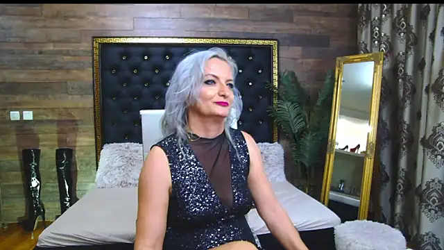 Snapshot of LadyTouch chatting on February 10, 1:03 am LadyTouch online show from February 10, 1:03 am