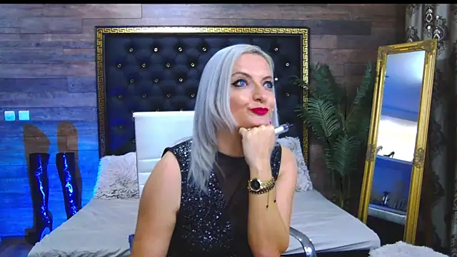 Snapshot of LadyTouch chatting on February 20, 2:40 am LadyTouch online show from February 20, 2:40 am