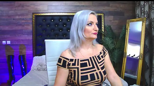 Snapshot of LadyTouch chatting on February 24, 1:13 am LadyTouch online show from February 24, 1:13 am