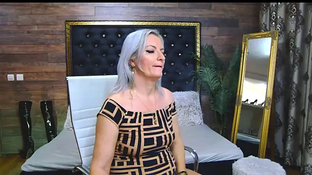 Snapshot of LadyTouch chatting on February 24, 4:16 am LadyTouch online show from February 24, 4:16 am