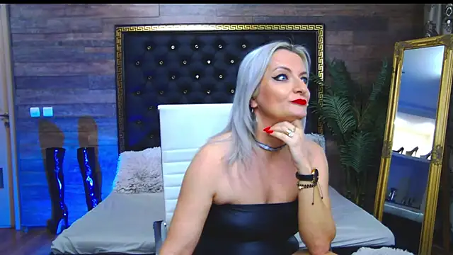 Snapshot of LadyTouch chatting on February 27, 4:41 am LadyTouch online show from February 27, 4:41 am