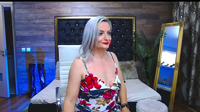 Snapshot of LadyTouch chatting on March 22, 3:20 am LadyTouch online show from March 22, 3:20 am