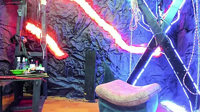 Snapshot of BDSM_SUBMISSION3 chatting on June 5, 3:02 am BDSM SUBMISSION3 online show from June 5, 3:02 am