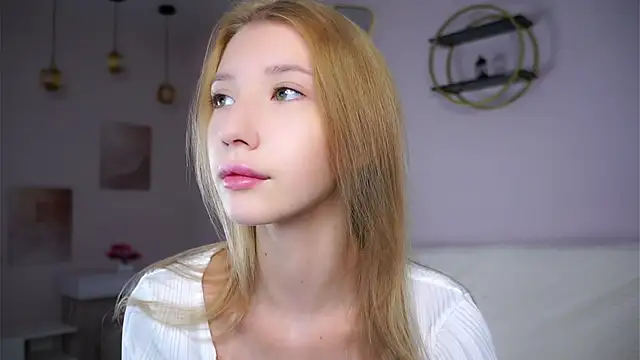 SunnivaCovil online show from November 3, 1:34 pm