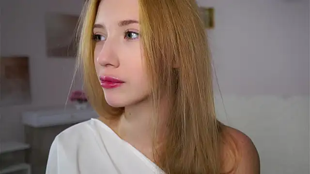 SunnivaCovil online show from December 3, 2:48 pm