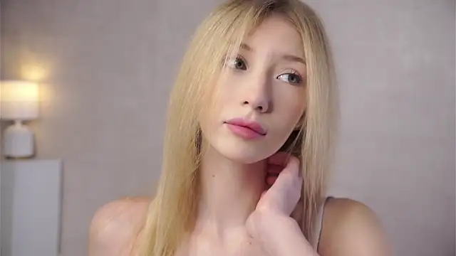SunnivaCovil online show from May 24, 2:44 pm